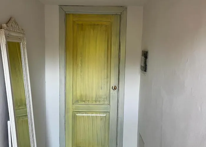 With Sea Access Apartman *